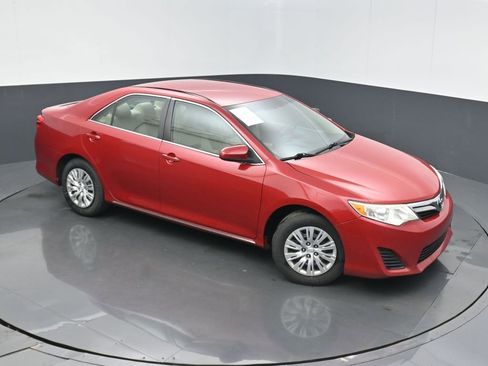 Used 2014 Toyota Camry LE FWD image 32