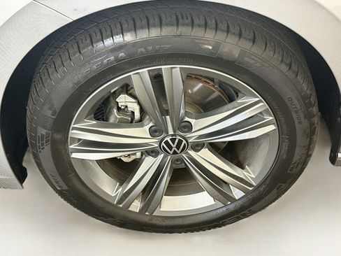 Used 2024 Volkswagen Jetta SE FWD image 34
