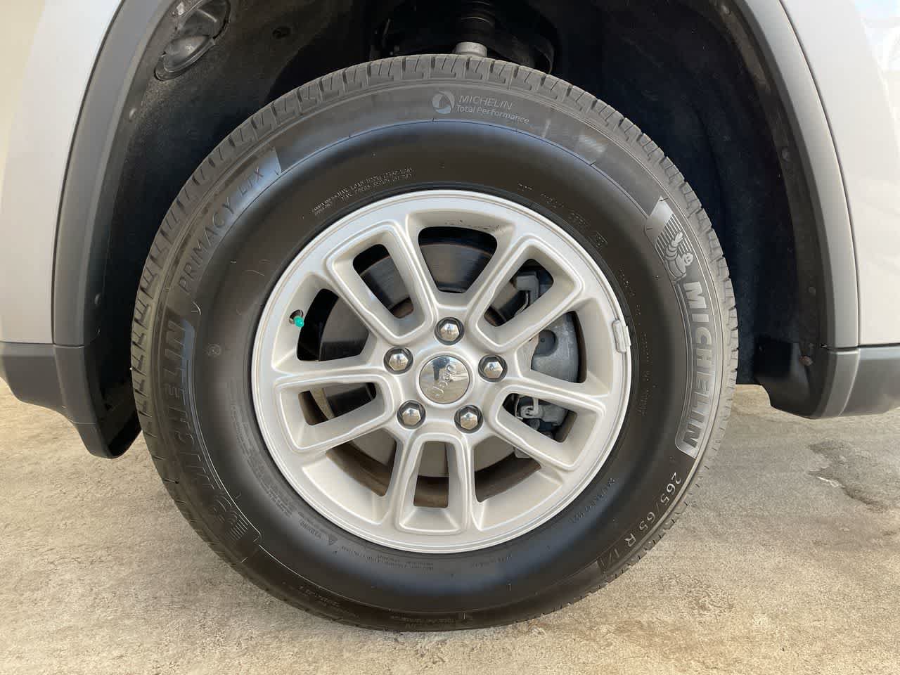 Used 2020 Jeep Grand Cherokee Laredo AWD/4WD image 10
