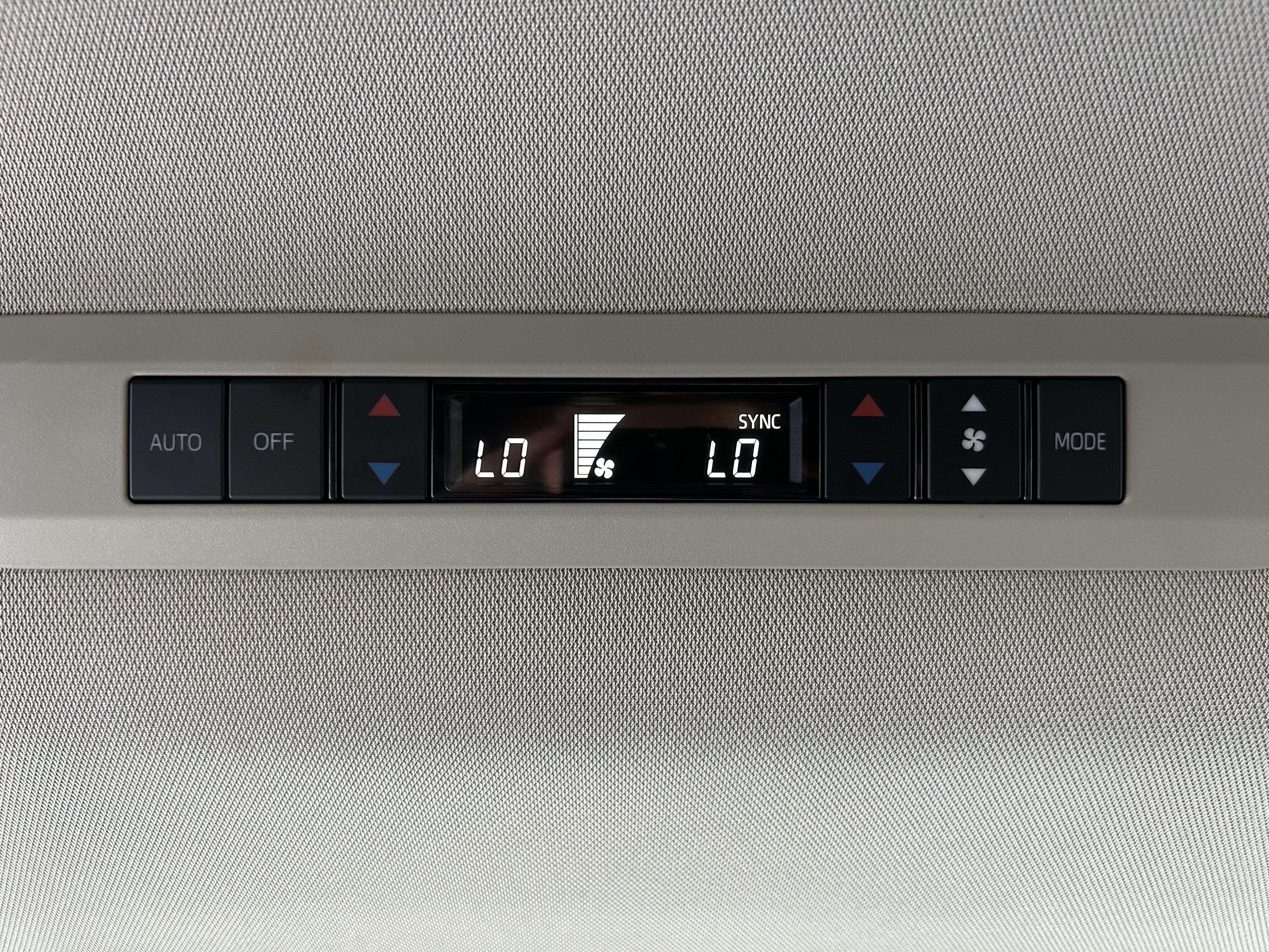 Certified 2025 Toyota Sienna XLE FWD image 21