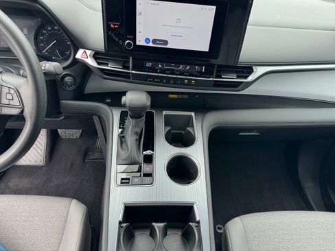 Used 2025 Toyota Sienna LE AWD/4WD image 10
