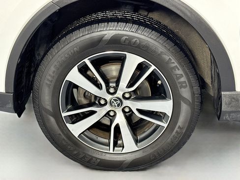 Used 2018 Toyota RAV4 XLE image 29