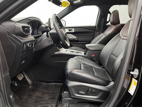 Used 2023 Ford Explorer Platinum w/ Technology Package image 21