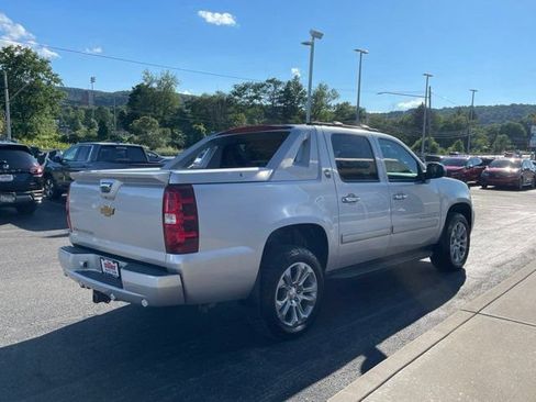 Used 2013 Chevrolet Avalanche LT w/ All-Star Edition AWD/4WD image 4