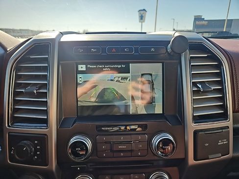 Used 2018 Ford F150 Platinum w/ Equipment Group 701A Luxury image 28