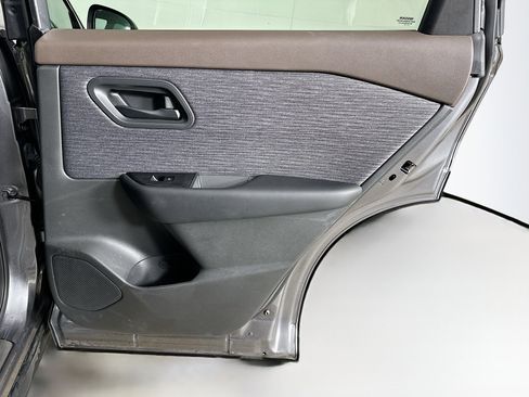 Used 2023 Nissan Rogue S image 28