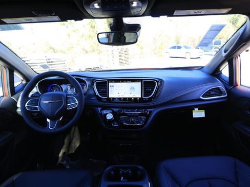 New 2026 Chrysler Pacifica Select image 30