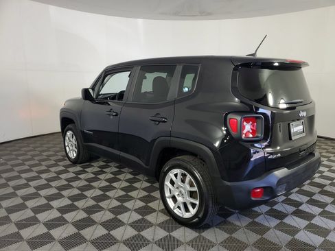 Used 2023 Jeep Renegade Latitude AWD/4WD image 6