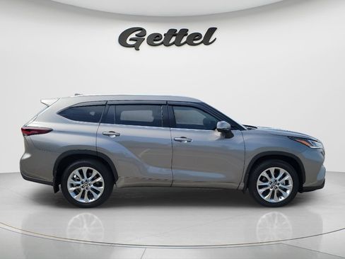 Certified 2026 Toyota Highlander Limited AWD/4WD image 4