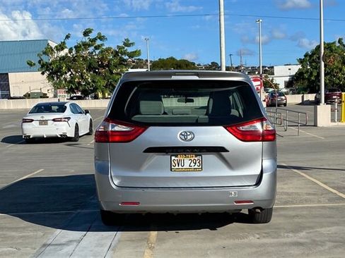 Used 2016 Toyota Sienna L FWD image 6