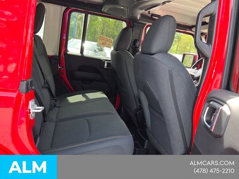 Used 2025 Jeep Wrangler Unlimited Sahara w/ Safety Group AWD/4WD image 16