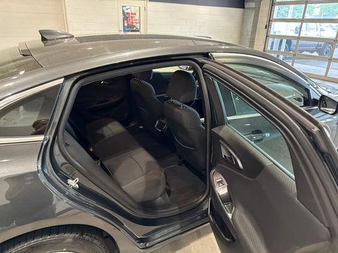 Used 2016 Chevrolet Malibu LT FWD image 14