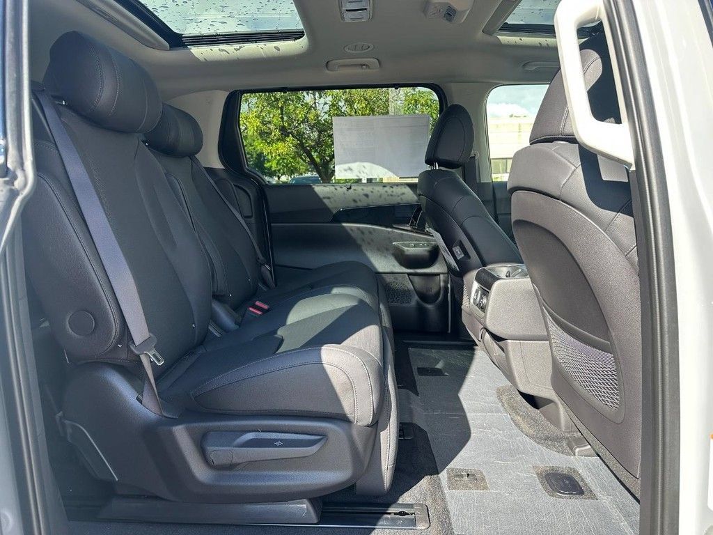 New 2026 Kia Carnival SX Prestige FWD image 8