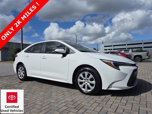 Used 2025 Toyota Corolla LE image 1