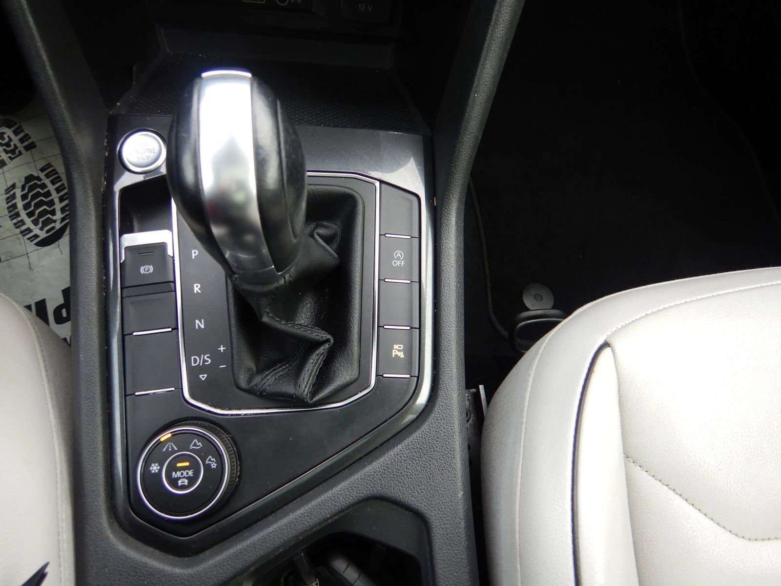 Used 2019 Volkswagen Tiguan SEL Premium AWD/4WD image 16