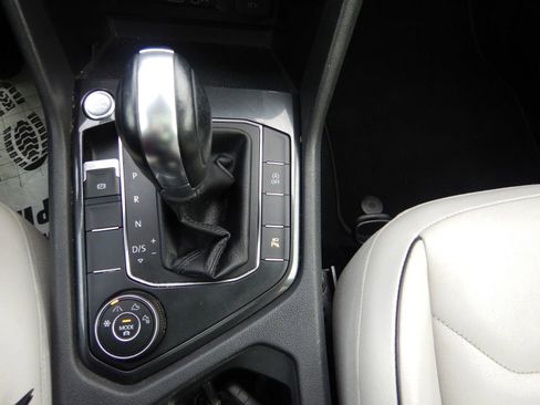 Used 2019 Volkswagen Tiguan SEL Premium AWD/4WD image 16
