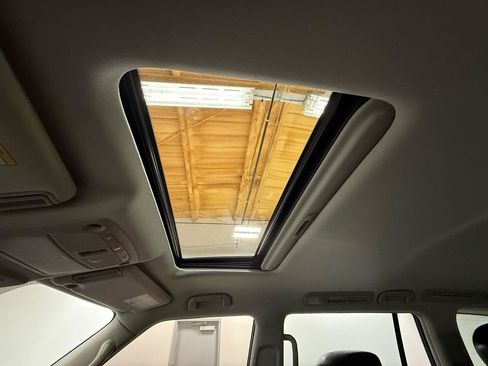 Used 2019 Nissan Armada Platinum w/ Captain's Chairs Package image 21