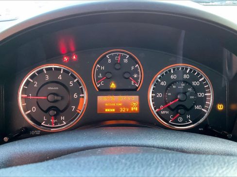 Used 2015 Nissan Titan SL w/ SL Moonroof Package image 25