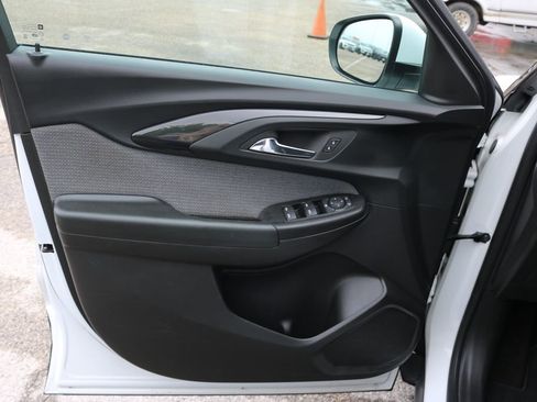 Used 2023 Chevrolet TrailBlazer LT image 11