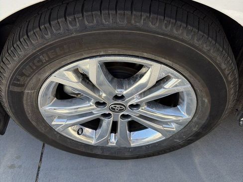 Used 2022 Toyota Sienna XSE w/ XSE Plus Package AWD/4WD image 3