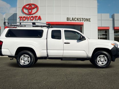 Used 2022 Toyota Tacoma SR RWD image 2