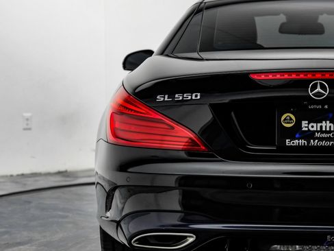 Used 2017 Mercedes-Benz SL 550 image 14