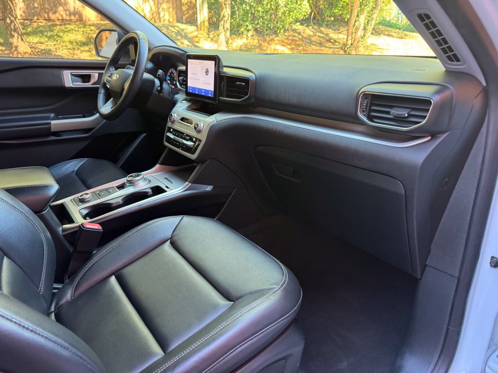 Used 2021 Ford Explorer XLT w/ Equipment Group 202A AWD/4WD image 30