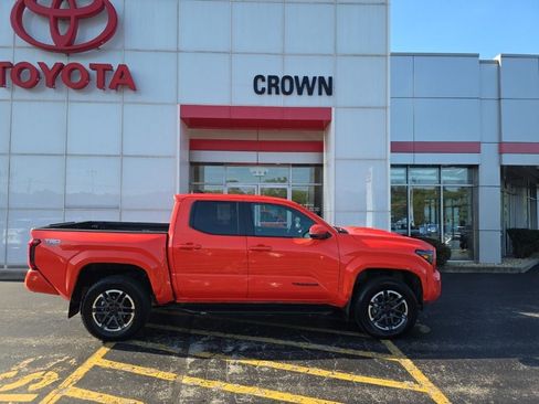 Used 2024 Toyota Tacoma TRD Sport w/ TRD Sport Upgrade Package AWD/4WD image 2