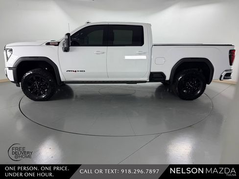 Used 2024 GMC Sierra 2500 AT4 w/ AT4 Premium Plus Package AWD/4WD image 9