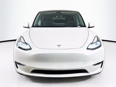 Used 2023 Tesla Model Y Long Range AWD/4WD image 2