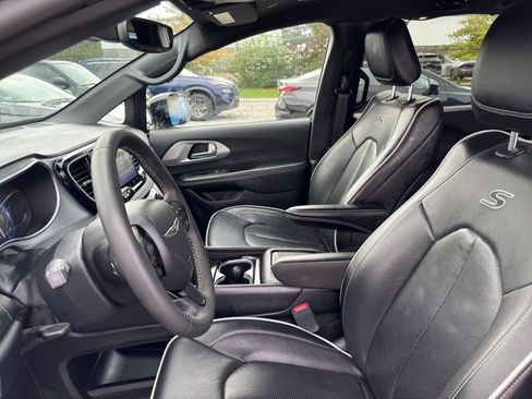 Used 2025 Chrysler Pacifica Limited FWD image 30