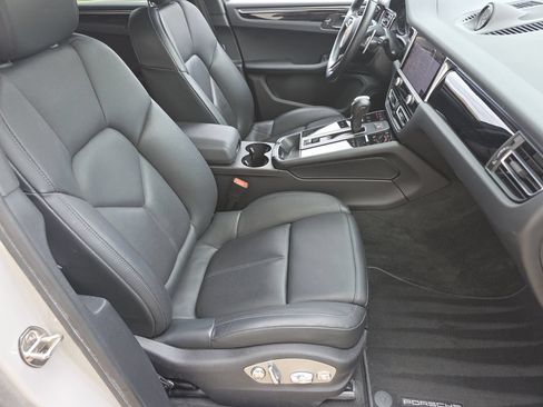 Used 2024 Porsche Macan AWD/4WD image 26