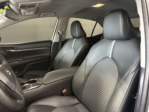 Used 2023 Toyota Camry SE image 9
