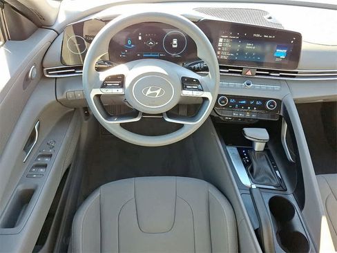 Used 2024 Hyundai Elantra SEL image 10