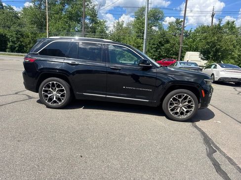 Used 2023 Jeep Grand Cherokee Summit AWD/4WD image 4