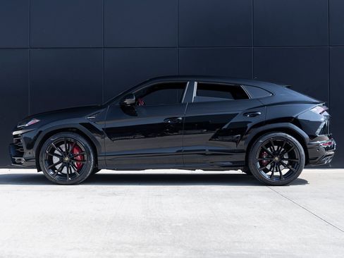Used 2022 Lamborghini Urus image 9
