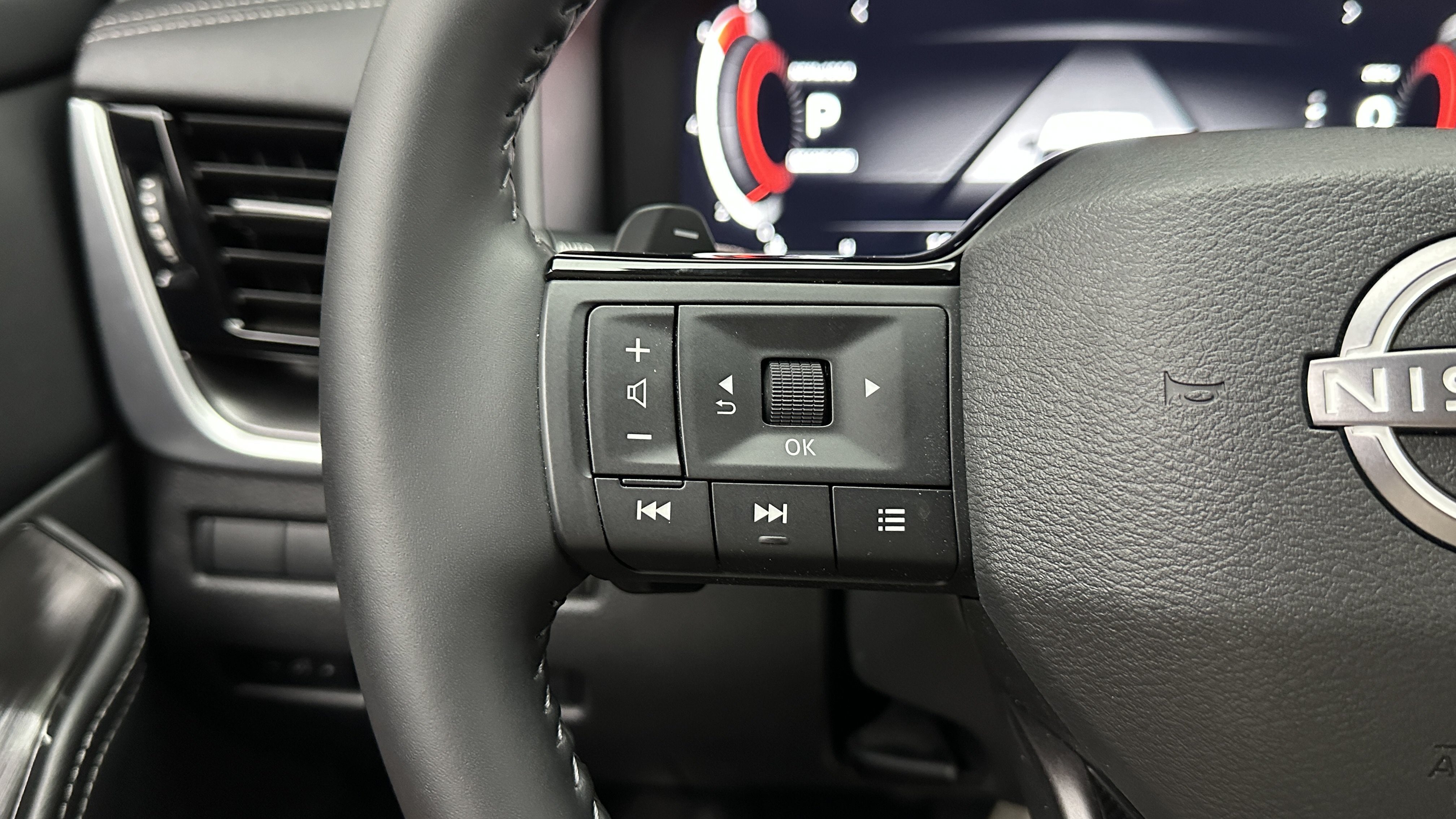 Used 2026 Nissan Rogue SL FWD image 24