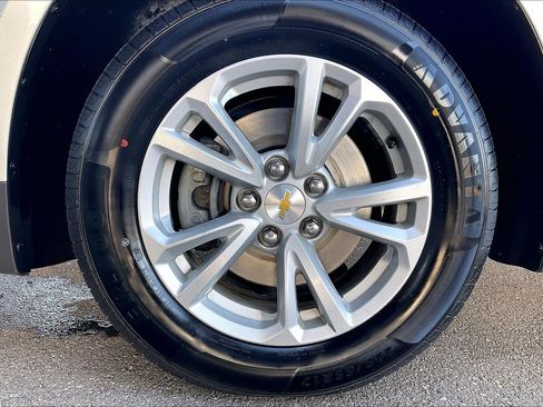 Used 2017 Chevrolet Equinox LT w/ Driver Confidence Package II image 22