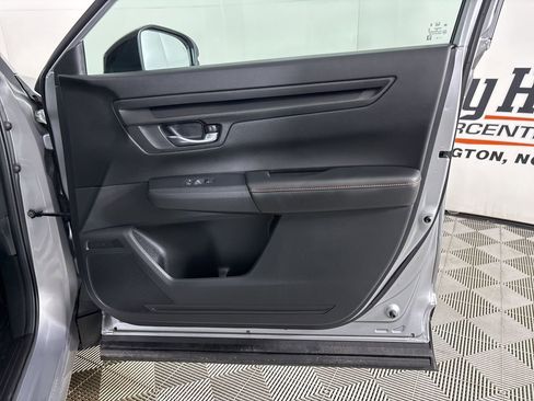 Used 2025 Honda CR-V Sport image 28