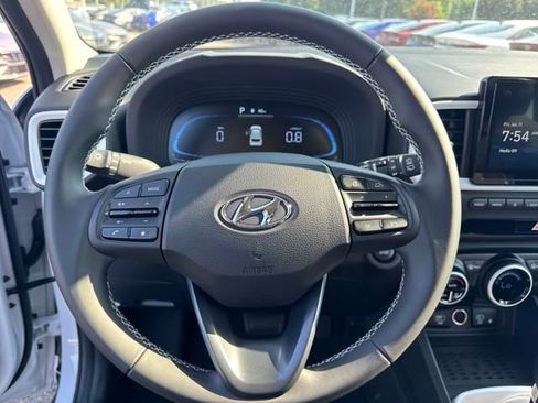New 2025 Hyundai Venue Limited image 16