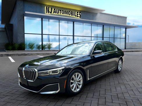Used 2021 BMW 740i xDrive w/ Luxury Rear Seating Package image 3