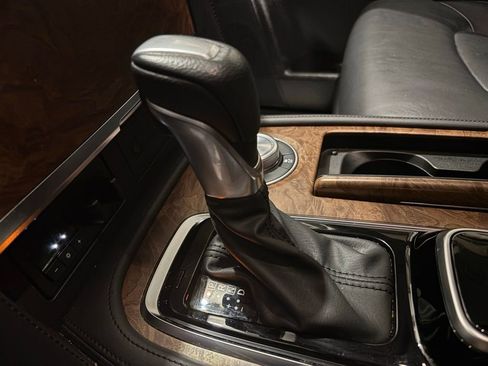 Used 2024 Nissan Armada SL w/ Captain's Chairs Package image 42