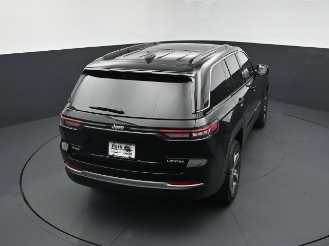 New 2026 Jeep Grand Cherokee Limited w/ Trailer Tow Package AWD/4WD image 17
