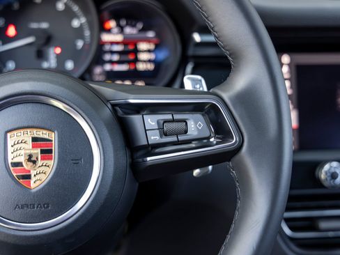 Certified 2026 Porsche Macan AWD/4WD image 37