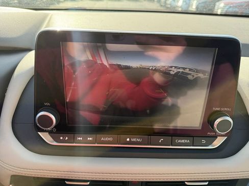 Used 2023 Nissan Rogue SV image 17