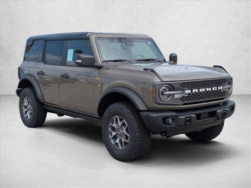 New 2025 Ford Bronco Badlands image 3