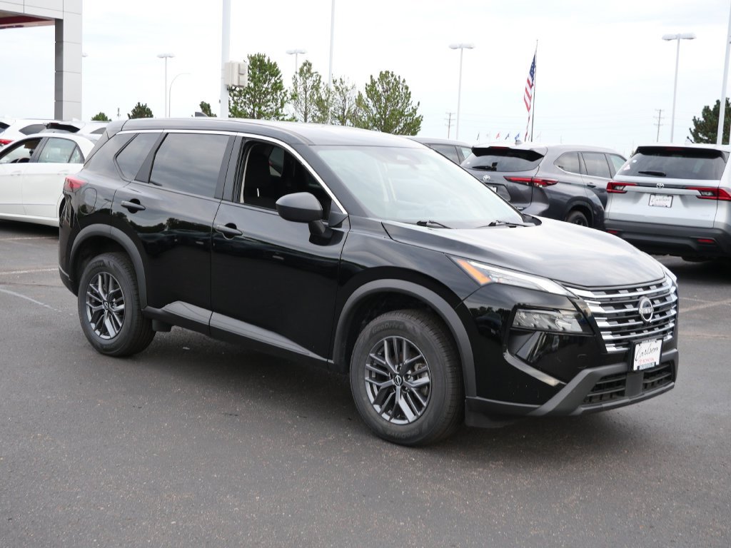 Used 2025 Nissan Rogue S AWD/4WD image 2