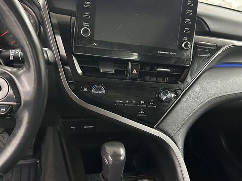 Used 2022 Toyota Camry XSE image 17