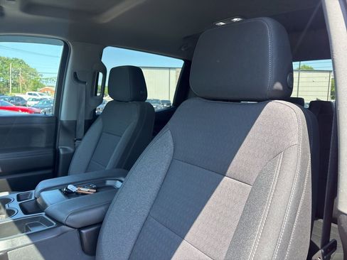 Used 2022 Chevrolet Silverado 1500 LT AWD/4WD image 3