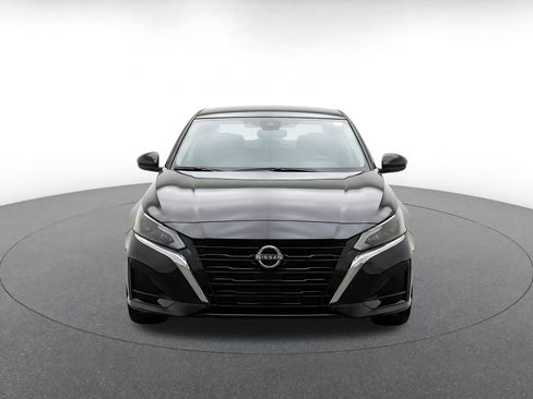 Used 2025 Nissan Altima 2.5 SV FWD image 2